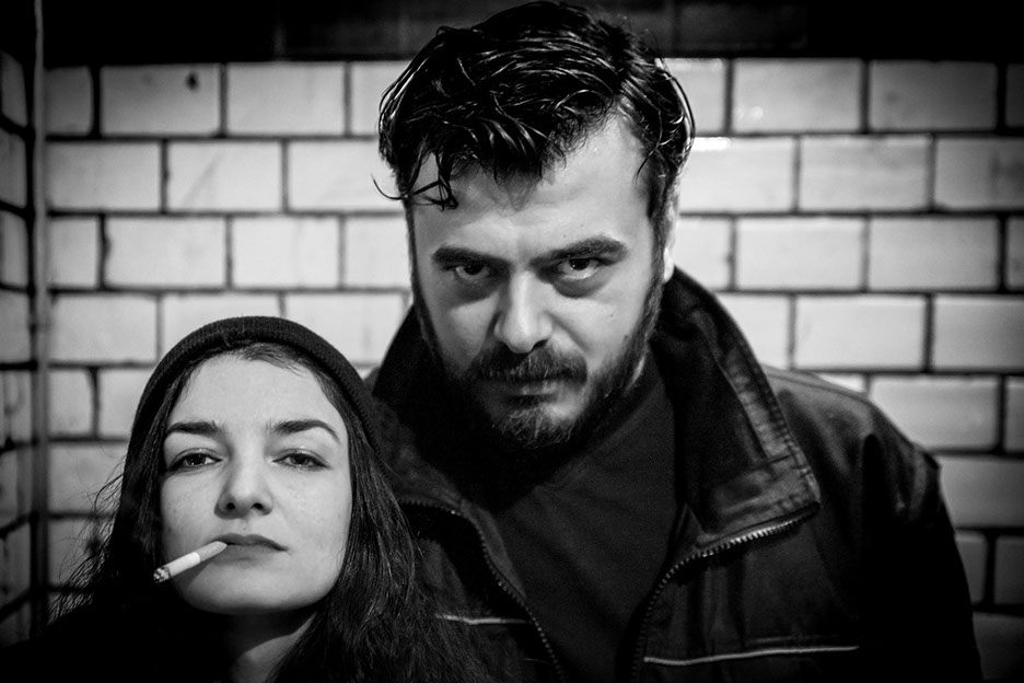 Cem und Chanel posieren auf dem Berlin Nachtflomarkt 