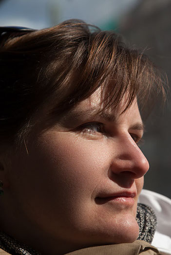 Andrea nach der Bildbearbeitung mit Frequenztrennung