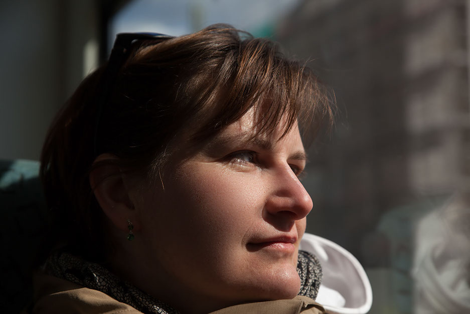 Andrea nach der Bildbearbeitung mit Frequenztrennung