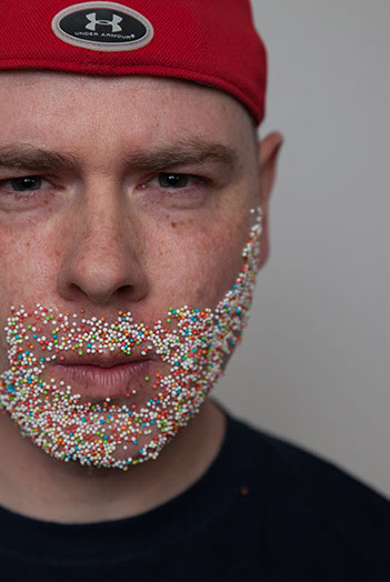 Heiko Pense vor der Bildbearbeitung. 